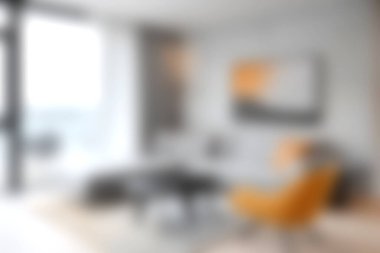 Modern minimalist tasarımı olan parlak ve davetkar bir oturma odası. Mobilyalar, doğal ışık ve zarif dekorlar sıcak ve rahat bir atmosfer yaratır..