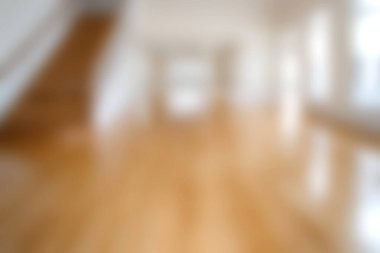 Parlak ve ferah bir iç mekan, doğal ışıkla yıkanmış pürüzsüz ahşap bir zemin içerir. Her tasarım projesi için mükemmel sıcak ve davetkar bir atmosfer yaratır..