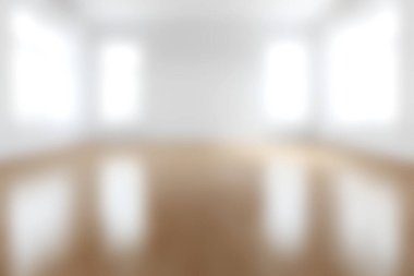 Minimalist tasarım ilhamı ve dekorasyon fikirleri için mükemmel olan geniş pencereli parlak ve havadar bir iç mekan..