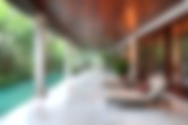 Bu büyüleyici açık alan modern mimari ve şık salon mobilyalarını barındırıyor, nihai rahatlama için yemyeşil yemyeşil bir ortam yaratıyor..