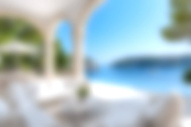 Güneşli günlerde rahatlamak ve rahatlamak için mükemmel mavi deniz ve ufuk manzaralı sakin bir sahil köşkünün havasını deneyin..