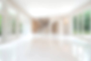 Açık bir alana sahip parlak ve havadar modern bir oturma odası. Doğal ışığın bölgeyi doldurmasına izin veriyor. Rahat ve huzurlu bir atmosfer yaratıyor..