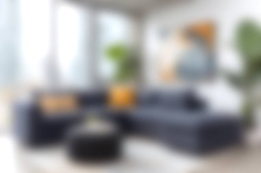 Konforlu ve şık modern bir oturma odası. Rahat bir bölüm koltuğu, parlak dekorasyon elementleri ve hoş bir ortam yaratan yemyeşil bitkiler..