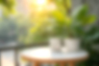 Bereketli yeşilliklerle çevrili ve ılık güneş ışığıyla yıkanmış, huzurlu bir atmosfer yaratan yumuşak ve sakin bir açık hava..