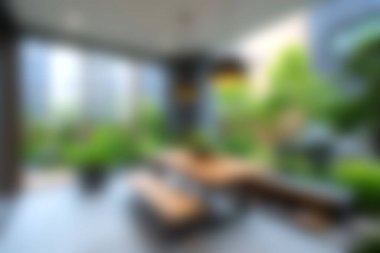 Doğal ahşap mobilyaların ve yemyeşil yeşilliklerin bulunduğu huzurlu bir açık hava yemek alanı, kentsel bir ortamda toplanma ve rahatlama için mükemmel..