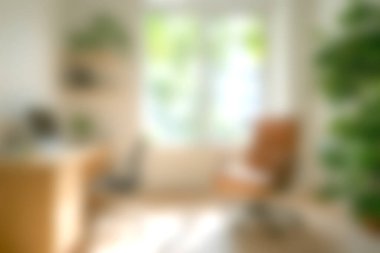 Doğal ışık, kapalı alan bitkileri ve modern tasarım elementlerinin yer aldığı parlak ve davetkar bir çalışma alanı keşfedin. Bu rahat ofis üretkenliği ve rahatlığı teşvik ediyor..