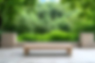 Çok güzel işlenmiş ahşap bir bank, bereketli yeşil bir parka davetkar bir şekilde oturur. Etrafı canlı yapraklarla ve ağaçlarla çevrilidir. Rahatlamak için sakin bir kaçış yaratır..