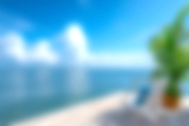 Yumuşak dalgalar, kabarık bulutlar ve nefes kesen mavi bir gökyüzünün dinlenmek ve seyahat etmek için mükemmel olduğu sakin bir sahil sahnesinin tadını çıkarın..