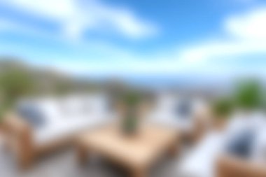 Muhteşem sahil manzarasıyla çevrili rahat koltukları olan güzel bir bahçe avlusunda rahatlayın. Bu davet edilen yerde doğanın huzur ve güzelliğinin tadını çıkarın..