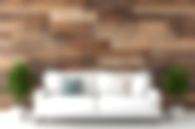 Havalı yeşil bitkiler tarafından davetkar bir atmosfer için tamamlanmış, kırsal ahşap bir duvara yaslanmış rahat beyaz bir kanepenin bulunduğu şık bir oturma odası. İç tasarım ilhamı için mükemmel.