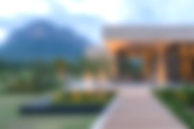 Nefes kesici dağ manzaraları ve yemyeşil yeşilliklerle çevrili modern bir mimari başyapıt. Sükunet ve huzur dolu açık alanlar için ideal..