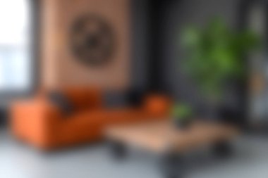 Canlı turuncu kanepesi ve ahşap sehpası olan modern oturma odası, rahat bir atmosfer için şık iç mekan bitkileriyle geliştirilmiştir..