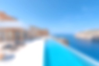 Çarpıcı bir sonsuzluk havuzu okyanusla pürüzsüz bir şekilde birleşir ve lüks bir tatil köyünde nefes kesici manzaralar sunar. Yaz tatili ve kaçış için mükemmel..