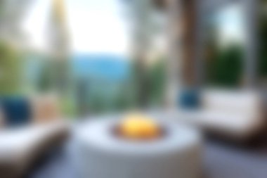 Konforlu oturma yerleriyle çevrili, akşam karanlığında sersemletici doğa manzaraları arasında rahatlamak için mükemmel, rahat bir açık hava alanı deneyin..