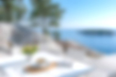 Sakin suların ve doğal çevrenin yanında güzel bir yemek masası bulunan sakin bir sahil manzarasının tadını çıkarın. Rahatlamak için mükemmel bir ortam..