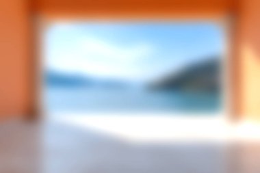 Boş bir duvarın içinden sakin bir kıyı manzarası yaşayın. Parlak mavi bir gökyüzü ve sakin sular, rahatlama ve huzur dolu kaçışlar için mükemmel..