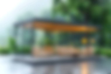 Çağdaş bir cam yapı, yağmur ve sisle çevrili yemyeşil bir araziye gömülerek sakin bir geri çekilme sunuyor. İlham veren doğa aşıkları için mükemmel..