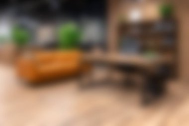 Şık ahşap bir masa, rahat bir turuncu kanepe ve verimli yeşil bitkilerin davet edici bir çalışma alanı atmosferi oluşturduğu canlı bir modern ofis..