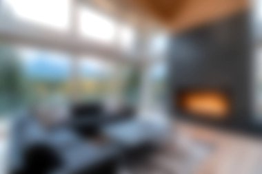 Şık bir şöminesi ve göz kamaştırıcı dağ manzarası olan büyük pencereleri olan bu rahat ve modern oturma odasının sıcaklığının tadını çıkarın. Rahatlamak için ideal.