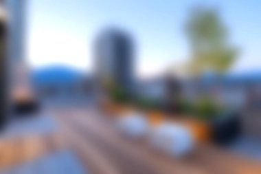 Yeşillik ve şık mobilyaların sergilendiği davetkar bir çatı bahçesi. Günbatımının çarpıcı manzarasına karşı. Bu sakin açık alan mükemmel bir kaçış sunuyor..