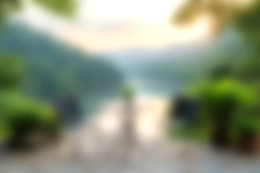 Bu sakin manzara, alacakaranlıkta yemyeşil sularla çevrili rüya gibi bir su yansıması sergiliyor. Huzur ve sükuneti çağrıştırmak için mükemmel..