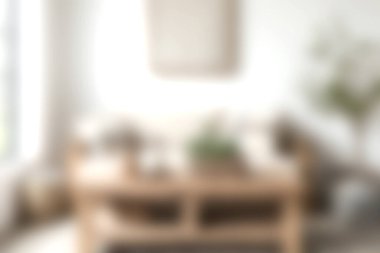 Bu resim, tarafsız dekorasyon ve rahat mobilyaların yer aldığı, yumuşak doğal ışıkla dolu rahat bir oturma odasını sergiliyor..