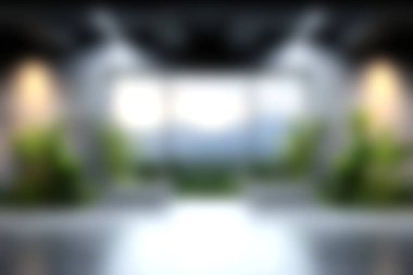 Bu modern iç tasarım verimli bitkiler ve soyut ışık yansımalarını barındırıyor, canlı ve rahatlatıcı bir atmosfer yaratarak ilham vermek için mükemmel..