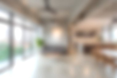 Bu resim, konfor ve tarz sunan açık alan kavramını vurgulayarak, doğal ışıkla dolu modern bir minimalist iç yaşam alanını gözler önüne seriyor..