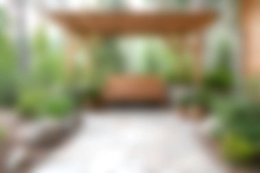 Bereketli yeşilliğin ve büyüleyici ahşap yapının bulunduğu rahat bir bahçe avlusu keşfedin. Huzurlu bir bahçe ortamında rahatlamak ve rahatlamak için ideal..