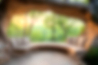 Doğal elementleri yemyeşil ortamda rahat oturarak uyumlu hale getiren sakin bir açık hava inzivası yaşayın. Mükemmel bir rahatlama alanı yaratın..