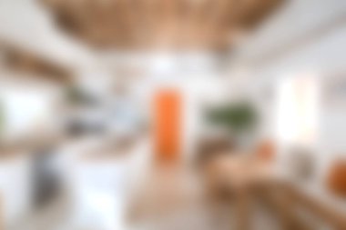 Büyüleyici bir modern iç mekan, sıcak tonlarla doğal elementlerin karışımını sergiliyor, alanı davetkar ve rahat kılıyor. Tasarım fikirleri sergilemek için mükemmel..