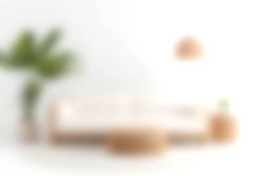 Huzurlu ve davetkar bir oturma odasında modern bir tasarım sergileniyor şık mobilyalar ve canlı yeşillikler, rahatlama ve rahatlama için mükemmel.