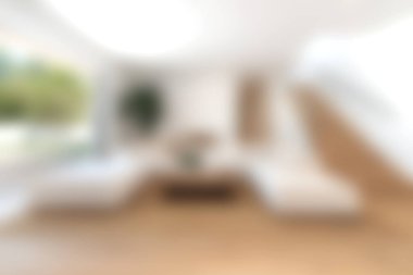 Modern mobilyaların, parlak doğal ışığın ve rahat bir ambiyansın olduğu güzel tasarlanmış bir oturma odası. Rahatlamak ya da eğlenmek için mükemmel..