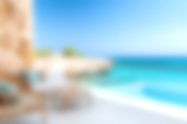 Parlak mavi okyanus dalgaları ve berrak gökyüzü ile sakin bir sahil manzarasının rahatlatıcı titreşimlerini hisset. Tatil hayalleri için mükemmel..