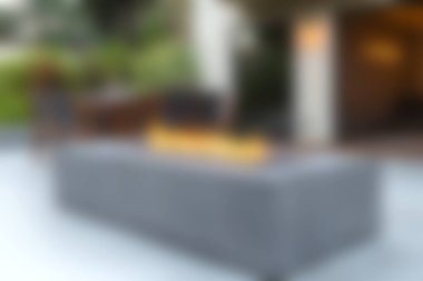 Bu davet edilen açık hava yaşam alanı konfor için tasarlanmış şık mobilyalar, yaz akşamları için mükemmel ve yemyeşil ortamda rahatlatıcı toplantılar sunuyor..