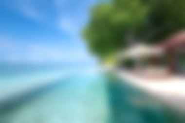 Berrak su ve yemyeşil yemyeşil bir tropikal plajın sakinliğini hissedin. Rahatlamak ve doğada kaçmak için mükemmeldir..