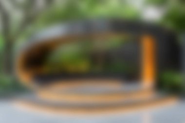 Büyüleyici bir modern mimari yapı, yemyeşil çevresiyle kusursuz bir şekilde harmanlanır, eşsiz kıvrımlar ve davetkar tasarım elementleri sergiler..