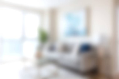 Doğal ışıkla dolu, rahat, modern bir oturma odasının cazibesini tecrübe edin, şık bir dekor ve sakin bir ortam, rahatlama ve rahatlama için mükemmel..