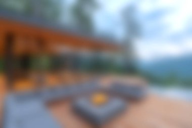 Sakin bir açık alan deneyin şık bir ateş çukuru, rahat koltuklar, ve nefes kesici dağ manzarası, rahatlama ve toplanma için mükemmel.