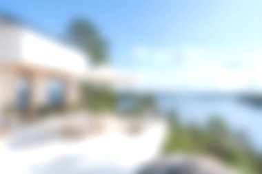 Doğa ile çevrili bu çarpıcı modern deniz manzarası ile sükunet deneyimi ve berrak mavi gökyüzü ve sakin su manzarası sunuyor.