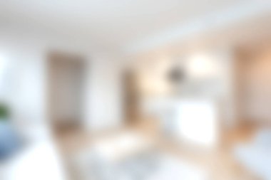 Bu resim, konfor ve zarafeti vurgulayarak modern minimalist tarzda tasarlanmış parlak ve havadar bir oturma odasını gösteriyor. Çağdaş ev fikirleri için ideal.