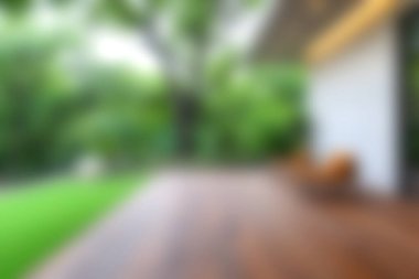 Bu büyüleyici açık hava yaşam alanı bereketli yeşilliklerle çevrili rahat ahşap bir güverteye sahiptir. Doğada rahatlama ve keyif için mükemmeldir..