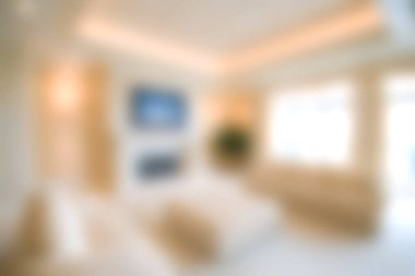 Modern dekor, yumuşak ışıklandırma ve dinginlik ve keyif için mükemmel bir atmosfere sahip güzel tasarlanmış bir oturma odası..