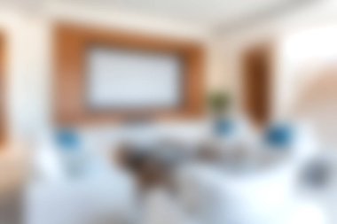 Parlak ve davetkar oturma odasında modern bir tasarım sergileniyor zarif mobilyalar ve rahat elementler, rahatlama ve stil için mükemmel..