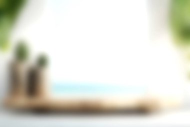 Doğal elementler, yumuşak ışık ve okyanus manzaralı sakin bir sahil manzarası. Rahatlama, huzur ve sükunet hissi uyandırmak için mükemmel..