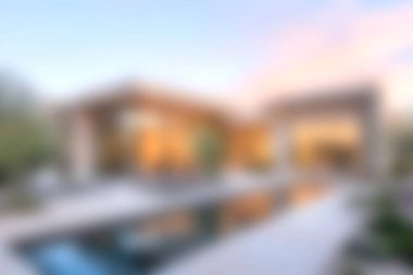 Bu çarpıcı evde modern tasarımın cazibesini yaşayın sakin bir açık havuz ve sıcak gün batımı aydınlatması, rahatlama ve sükunet için mükemmel..