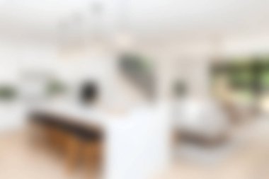 Modern tasarım elementleri, parlak doğal ışık ve zarif dekor barındıran, çağdaş yaşam tarzları için mükemmel, açık fikirli bir mutfak ve yaşam alanı..