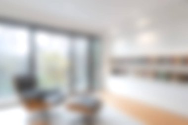 Parlak ve havadar oturma odasında minimalist tasarım sergileniyor, ambiyansı davet ediyor, ve doğal ışık, şık bir ev ortamında rahatlamak ve rahatlamak için mükemmel..