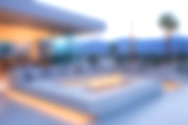 Modern açık hava salonu manzaralı bir dağ manzaralı çarpıcı bir havuza sahiptir. Zarif alan sıcak yaz akşamlarında rahatlamaya ve keyif almaya davet eder..