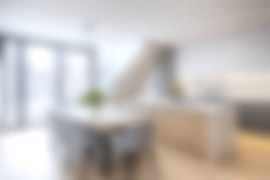 Modern tasarım unsurları, ahşap mobilyalar ve bol miktarda doğal ışık içeren sakin bir mutfak. Ev ilhamı ve dekorasyon fikirleri için mükemmel..